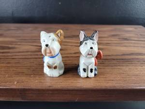 lot 2488 image: Miniature Scottie Dog Salt and Pepper Shakers