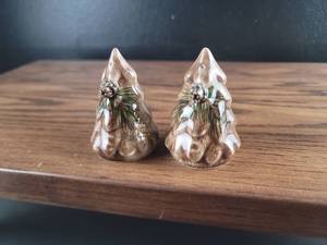 lot 2492 image: Stone Critters Glass Christmas Trees Salt and Pepper Shakers