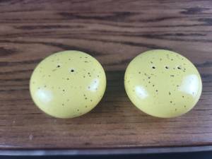 lot 2494 image: Yellow Speckled Salt and Pepper Shakers