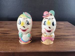 lot 2503 image: Anthropomorphic Egg Salt and Pepper Shakers