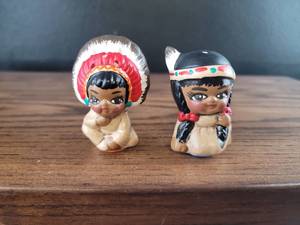 lot 2513 image: Native American Theme Ceramic Figurines Set