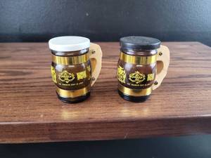 lot 2518 image: Jamaican Coat of Arms Salt & Pepper Shakers