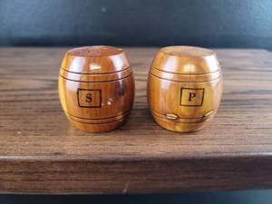 lot 2532 image: Pikes Peak Wooden Salt and Pepper Shakers