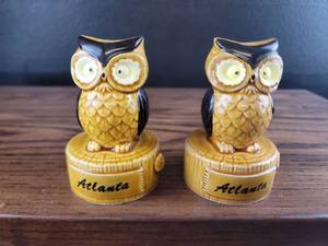 lot 2536 image: Atlanta Souvenir Owl Salt and Pepper Shakers