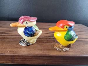 lot 2539 image: Colorful Ceramic Bird Salt and Pepper Shakers