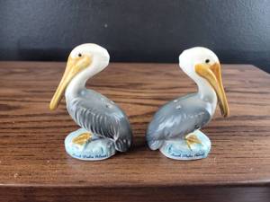 lot 2552 image: South Padre Island Pelican Salt and Pepper Shakers
