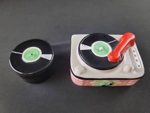 lot 2565 image: Record Player Salt and Pepper Shaker Set