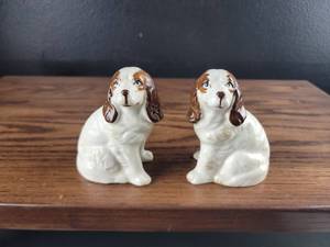 lot 2914 image: Cocker Spaniel Ceramic Salt and Pepper Shakers