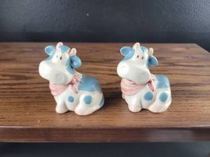 lot 2923 image: Blue and White Ceramic Cow Salt and Pepper Shakers