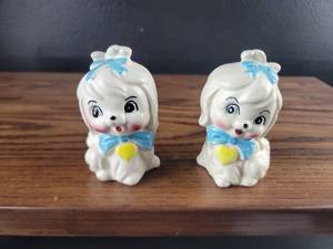 lot 2924 image: 1960s Puppy Salt and Pepper Shakers