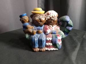 lot 2272 image: Lilsle Illusions tea pot