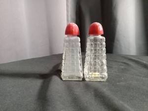lot 2278 image: Glass Salt and Pepper Shaker Set with Red Caps