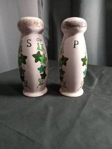 lot 2281 image: Ivy Pattern Salt and Pepper Shakers