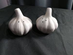 lot 2291 image: White Ceramic Garlic Salt and Pepper Shakers
