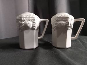 lot 2293 image: White Ceramic Salt and Pepper Shaker Set