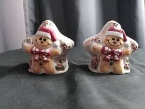 lot 2296 image: Holiday Snowman Salt and Pepper Shaker Set