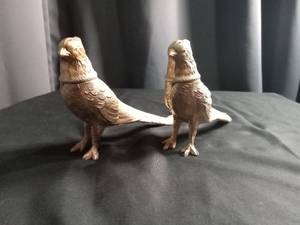 lot 2300 image: Brass Bird Salt and Pepper Shakers