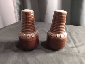 lot 2606 image: Brown Ceramic Salt and Pepper Shakers Set