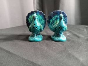lot 2629 image: Blue Peacock Salt and Pepper Shakers