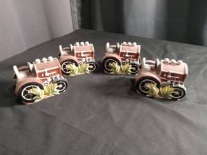 lot 2633 image: Jay Import Pink Ceramic Tractor salt and pepper shaker set  Set of 4