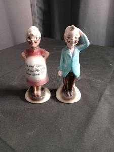 lot 2653 image: 1950s Ceramic Salt and Pepper Shaker Set