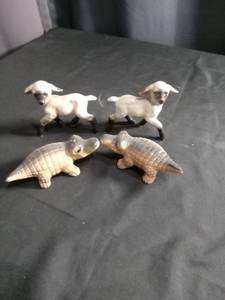 lot 2659 image: Ceramic Farm Animal and Alligator salt and pepper shaker set