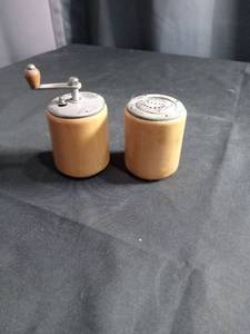 lot 2667 image: Wooden Salt and Pepper Mill Set