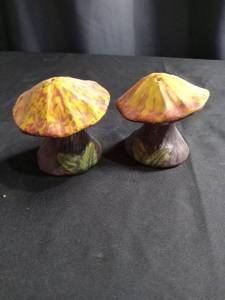 lot 2671 image: Decorative Ceramic Mushroom Salt and Pepper Shakers