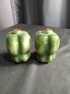 lot 2678 image: Green Bell Pepper Salt and Pepper Shakers