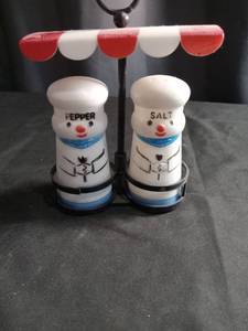 lot 2683 image: Chef Salt and Pepper Shakers with Display Stand
