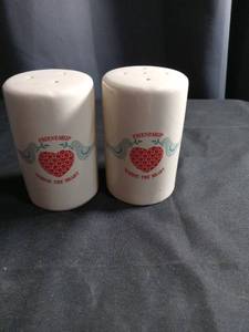 lot 2687 image: Friendship Heart Salt and Pepper Shakers Set