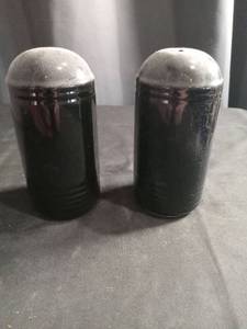 lot 2689 image: Black Ceramic Salt and Pepper Shakers