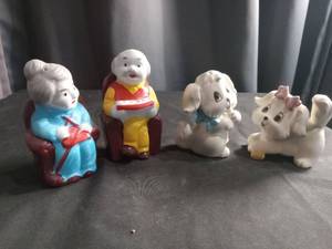 lot 2690 image: 1950s Ceramic White Poodle Dog and Family shaker set