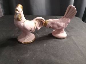 lot 2694 image: Pink and Gold Bird Salt and Pepper Shakers