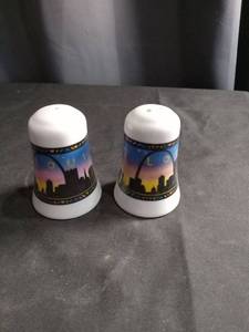 lot 2707 image: St. Louis Skyline Salt and Pepper Shakers
