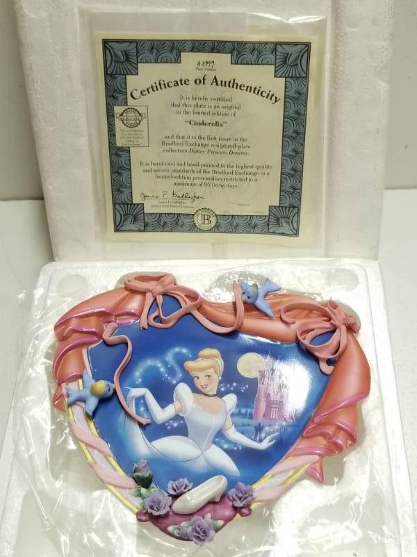 lot 1056 image: Cinderella Princess Dreams Bradford Exchange Limited Edition Plate New