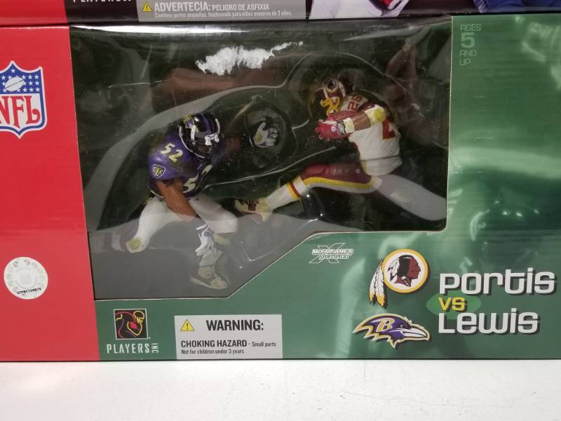 MCFARLANE NFL MICHAEL VICK VS BRIAN DAWKINS 2 PACK BOX SET