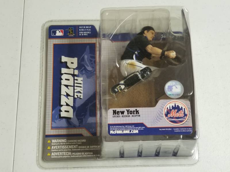 lot 1075 image: Mike Piazza New York Mets McFarlane Action Figure Rare Variant New