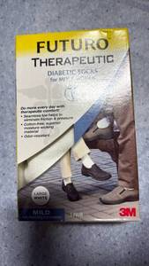 lot 49 image: Futuro Therapeutic Diabetic Socks Large White- 1 Pair