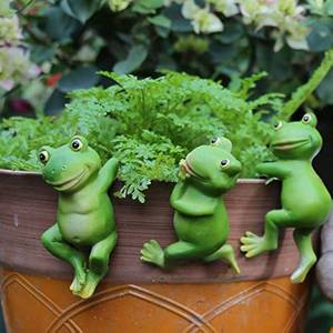 lot 6424 image: LANDOR Set of 3 Cute Frog Figurines Hanging Animal Statue,Resin Pot Climbing Sculpture Outdoor Statues Ornaments D�cor for Flower potFence, Yard Art Patio Lawn House (3 frogs)