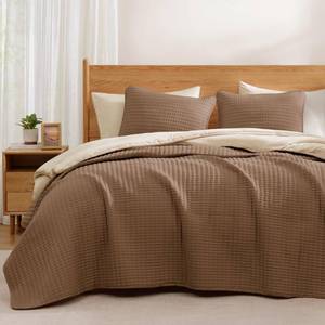 lot 19321 image: WRENSONGE Queen Quilt-3 Pieces Lightweight Bedspreads Brown Queen Size Quilt Bedding Set for All Seasons, Soft Summer Blanket with 2 Pillow Shams Suitable for Bed, Couch