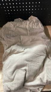 lot 19405 image: Textured Cotton Muslin Comforter and Pillow cases (full)