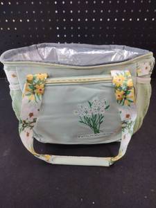 lot 6448 image: Floral Pattern Insulated Lunch Bag