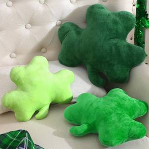 lot 17125 image: Huwena 3 Pcs St Patrickfts Day Pillow Shamrock Shaped Plush Throw Pillows Green Stuffed Shamrock Decorative Cute Soft Saint Patrickfts Day Decorations for Irish Office Couch Sofa Home Bedroom