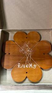 lot 20055 image: Wooden Lucky Four Leaf Clover Wall Decor