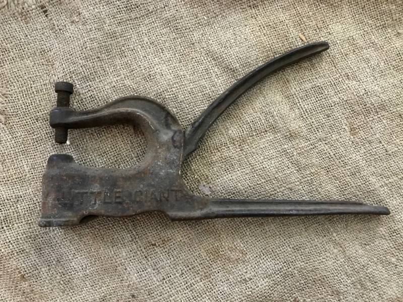 lot 2350 image: Vintage Little Giant rivet pressleather punch tool