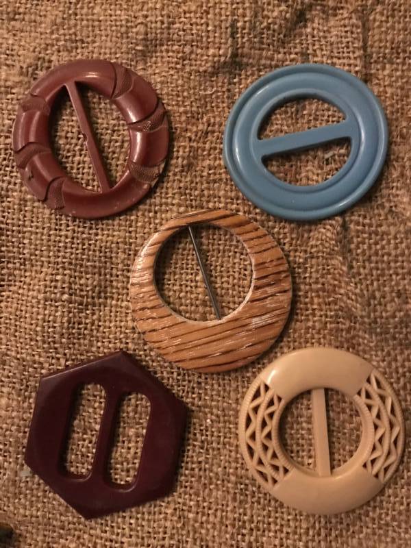 lot 2361 image: Set of Vintage Scarf Rings