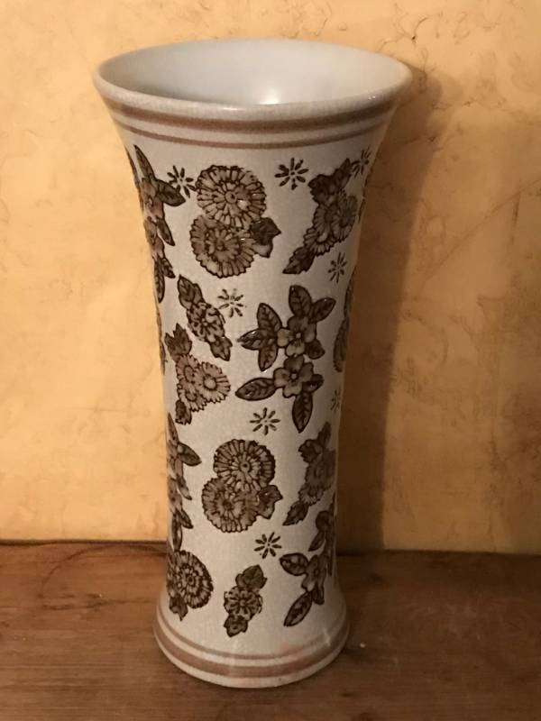lot 2399 image: Ivory colored vase with imprinted floral pattern