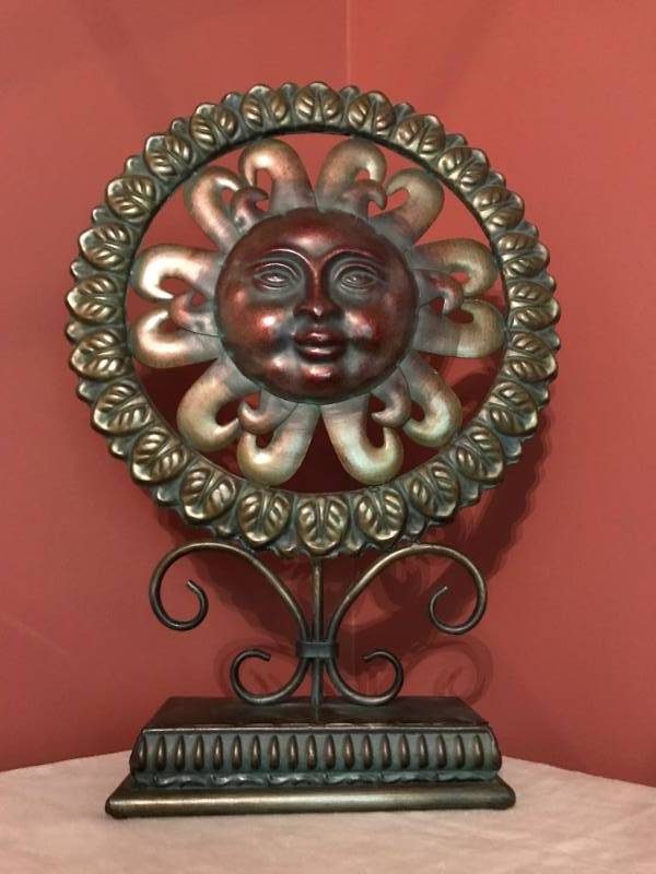 lot 2408 image: 21 metallic Sun on a Stand