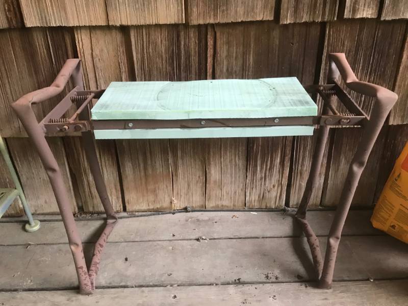 lot 2418 image: The perfect Gardners Seat